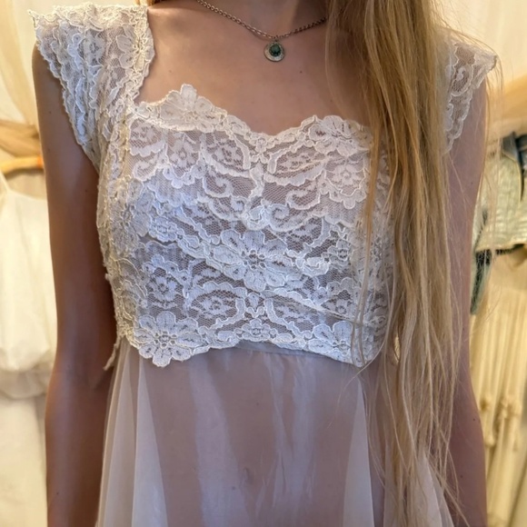 Lace Vintage Dress - Picture 2 of 4